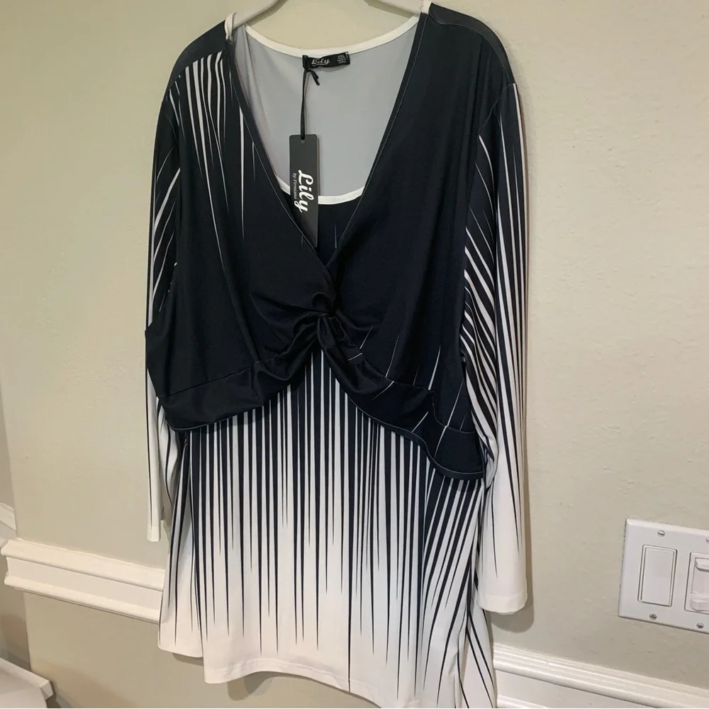 Lilly stretch top new with tags - Picture 3 of 11